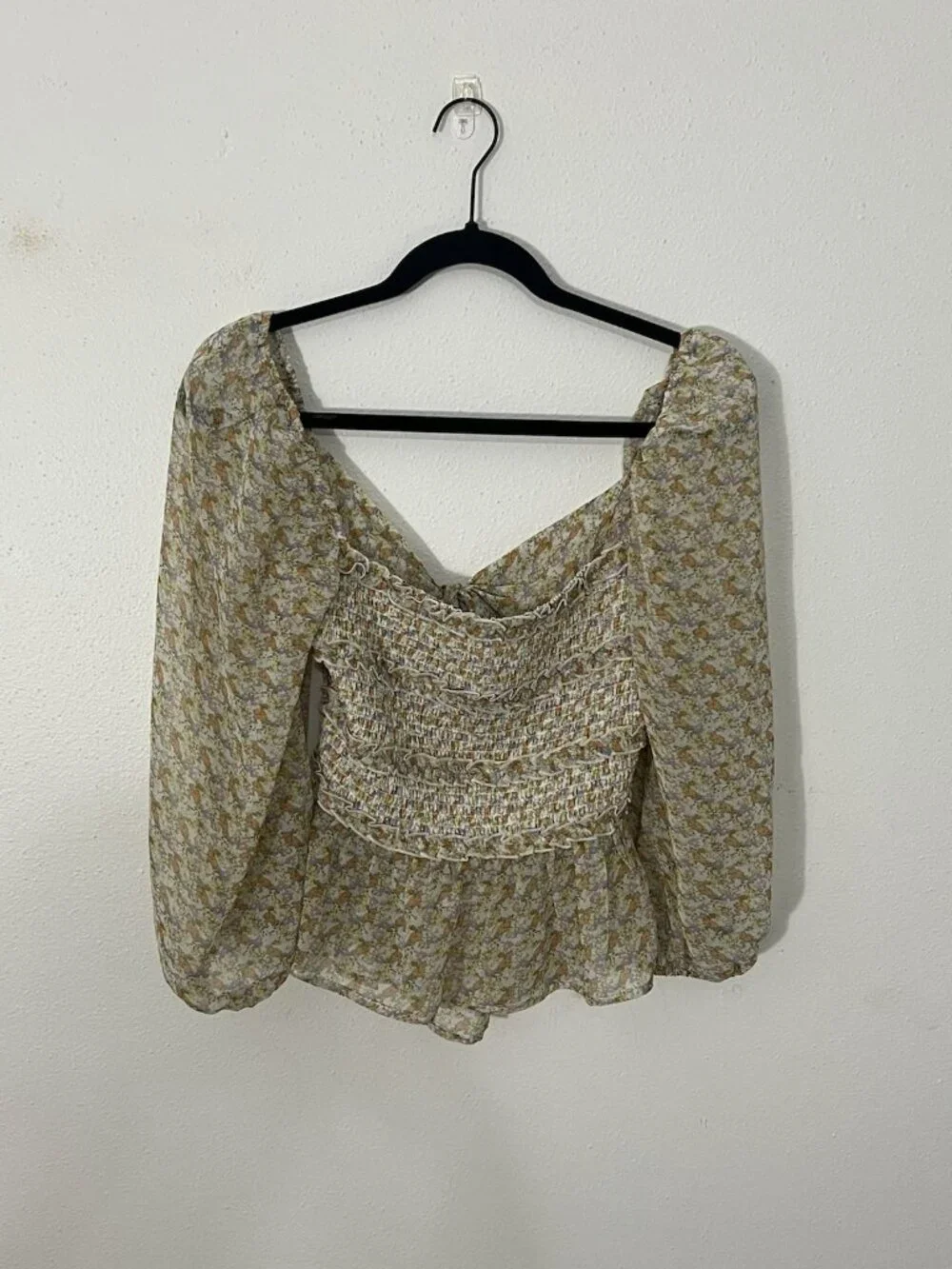 ASTR The Label Smocked Puff Sleeve Floral Blouse Size Medium
